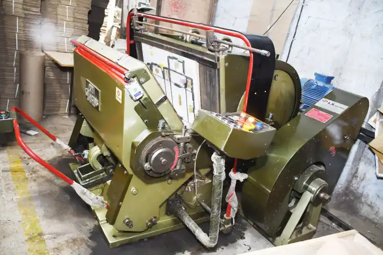 DIE PUNCHING MACHINE